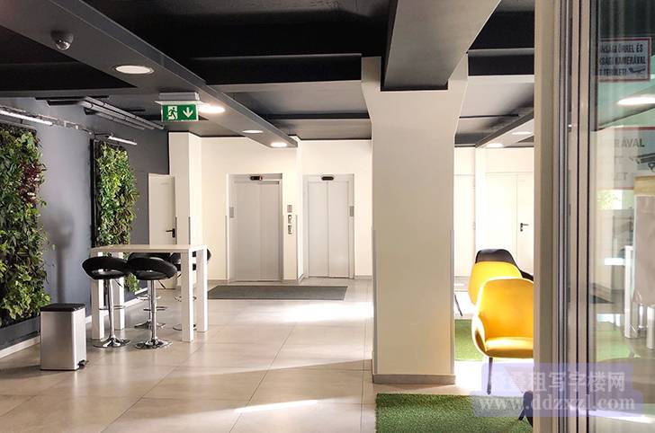 <b>青岛飞鹿电子商务有限公司</b>