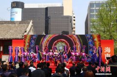 渝琼联袂展示民族文化 “渝见石榴红”绽放北京